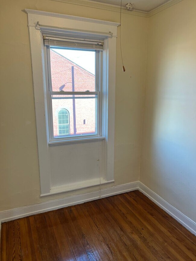 Building Photo - 117 S Stafford Ave