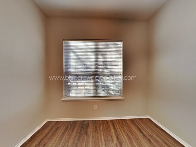 Building Photo - 2828 Glendale Way