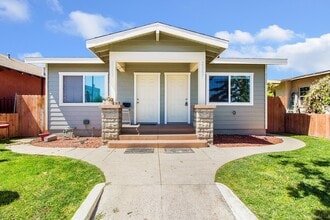 Building Photo - Olive Avenue Triplex