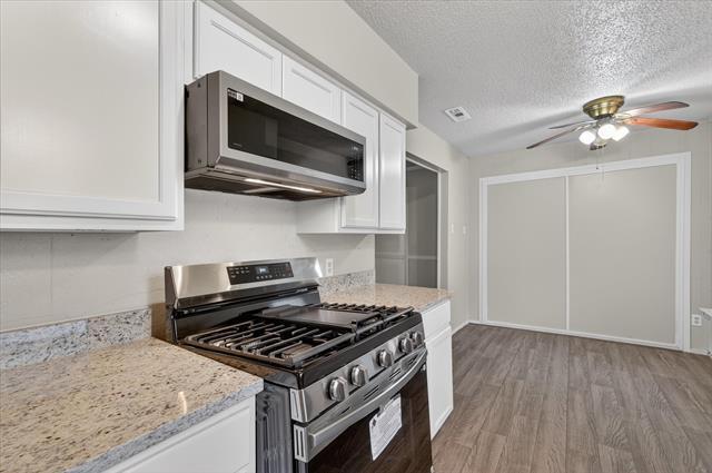 Building Photo - 10517 Castlerock Dr