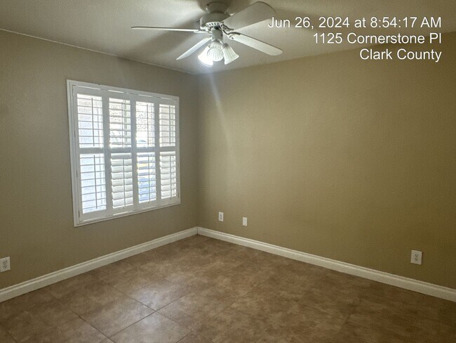 Building Photo - Beautiful Single Story with Pool in Eldora...