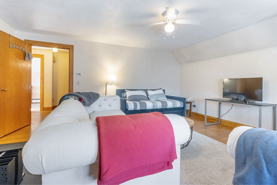 Building Photo - 302 S Brooks St