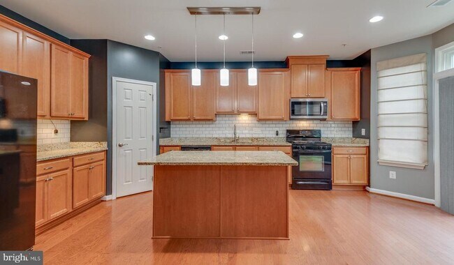 Building Photo - 44241 Beaver Creek Dr