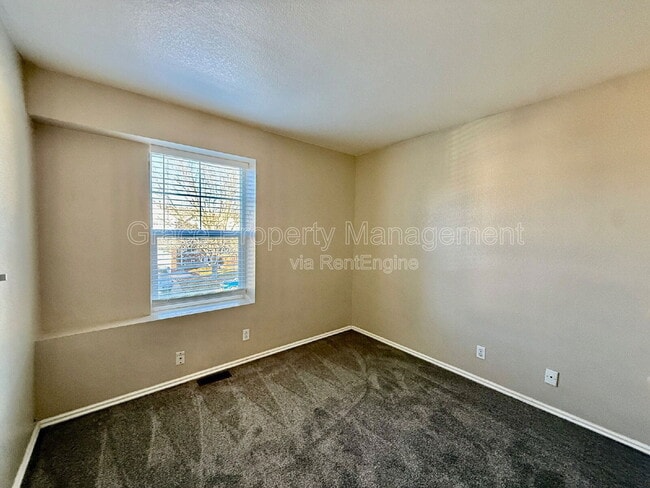 Building Photo - 2830 Calkins Pl