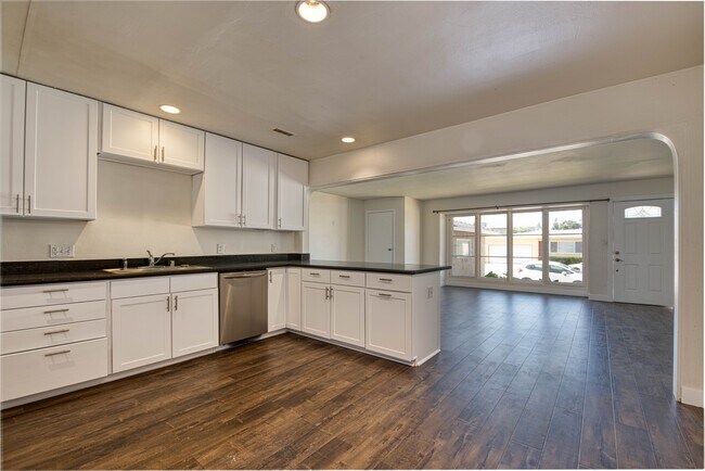 Building Photo - 6141 Dorothy Dr