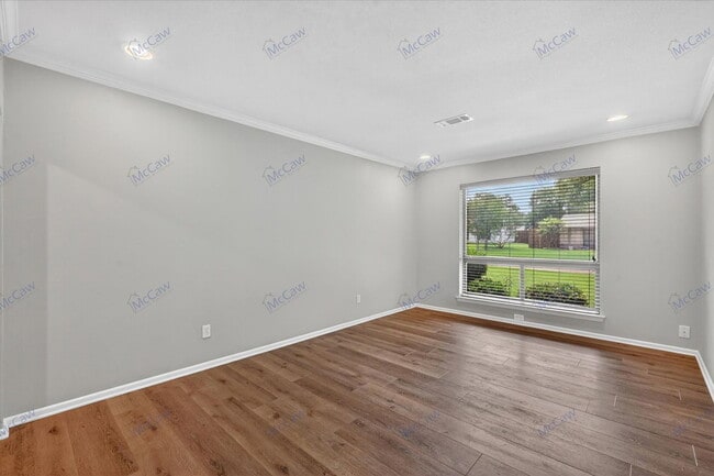 Building Photo - 3827 Clubway Ln