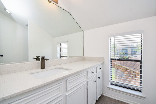 Building Photo - 11907 Pepperdine Ln