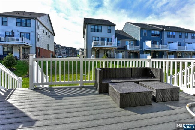 Building Photo - 32 Cinnamon Dr