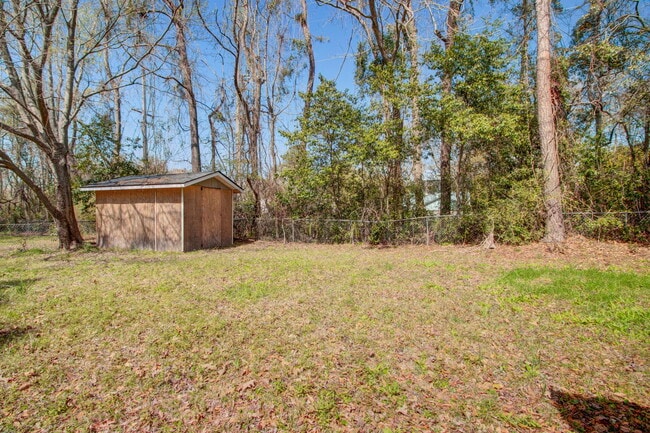 Building Photo - 1860 Piper Dr