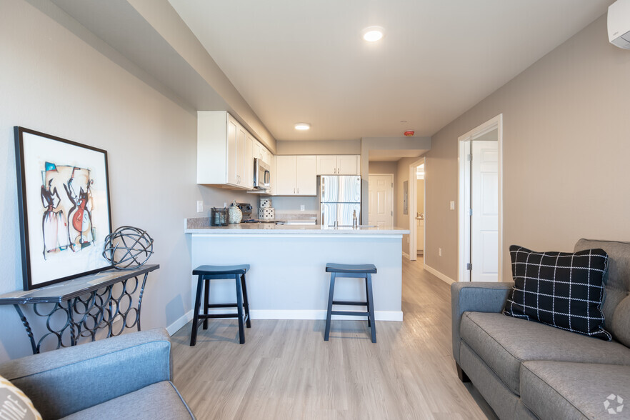 1BR, 1BA - 588SF - North Gateway Apartments