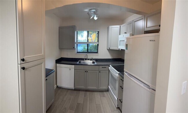 Building Photo - 1205 S Flagler Ave