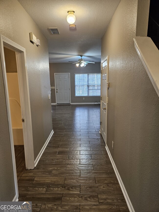 Building Photo - 180 Brookview Dr