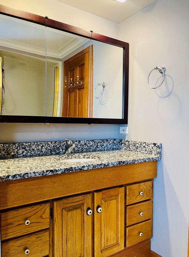 Building Photo - 37020 N Helen Dr