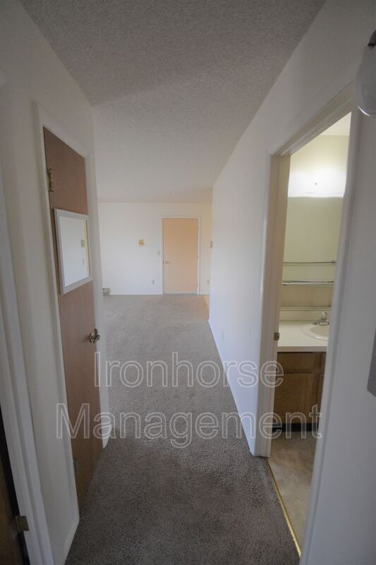 Building Photo - 811 W Villard St