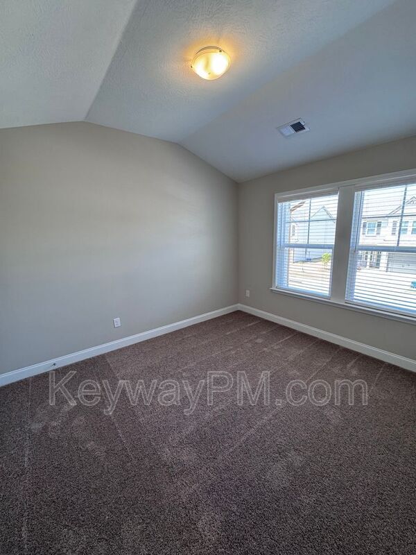 Building Photo - 3045 Venetian Dr