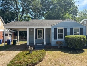 Building Photo - Rosewood Cutie