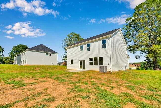 Building Photo - Beautiful 4BR 2.5BA Home w/ Full Appliance Kitchen • Garage Parking •