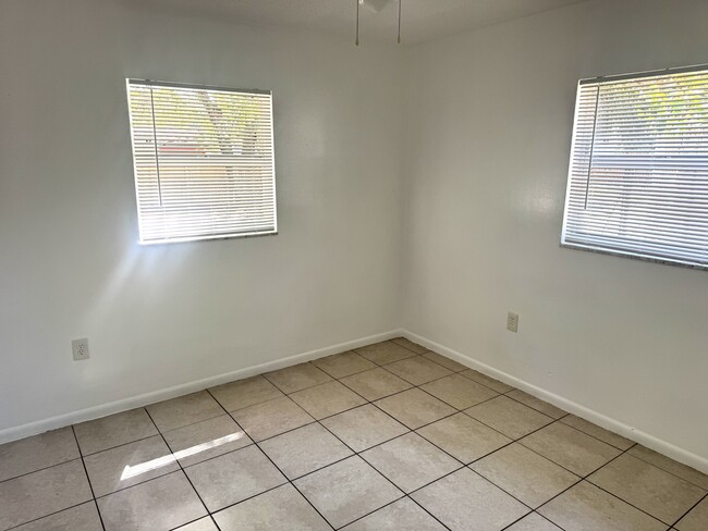 Building Photo - 8521 Chinaberry Dr