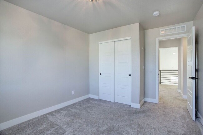 Building Photo - 1732 Stable View Dr