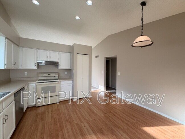 Building Photo - 5135 E Evergreen St