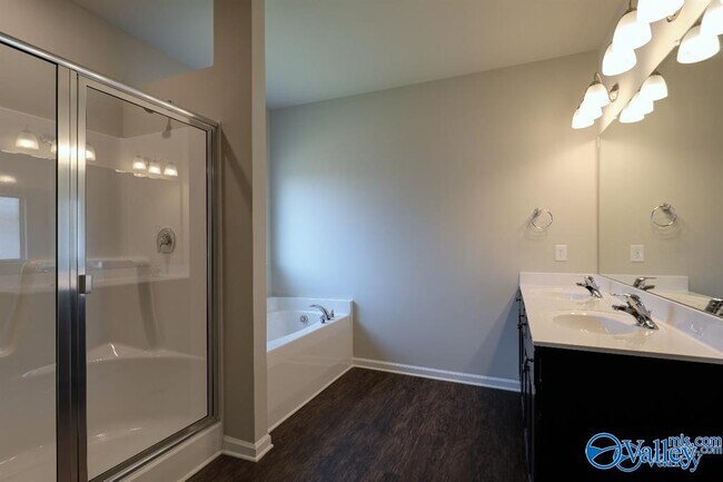 Building Photo - 128 Oak Fletcher Dr