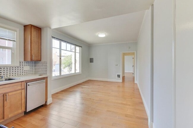 Building Photo - 465 Bellevue Ave