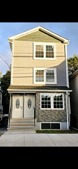 Building Photo - 428 Valley St