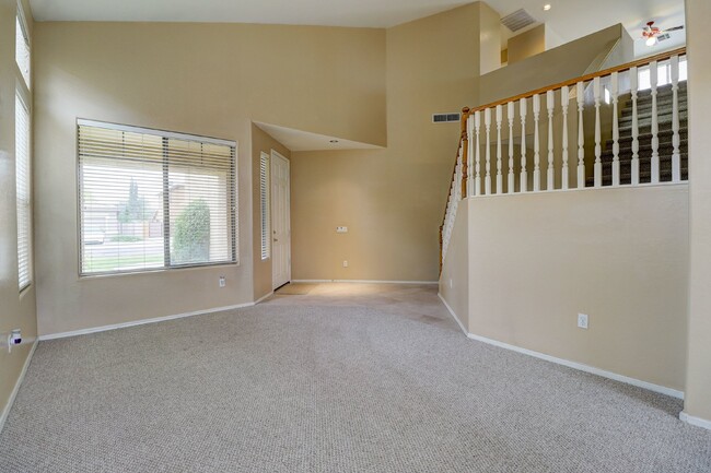 Building Photo - Lovely Fletcher Heights Rental!