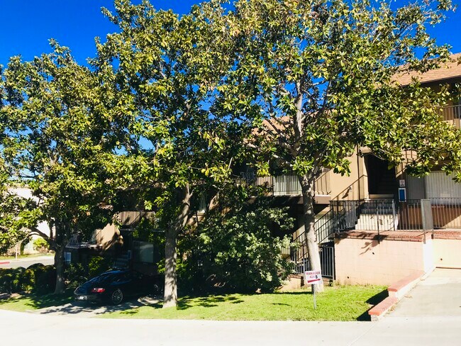 Building Photo - 422 S Garfield Ave