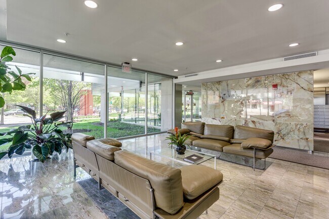 Building Photo - 800 Elgin Rd