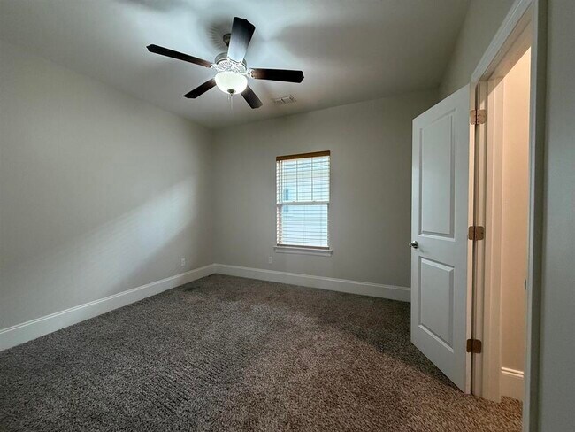 Building Photo - 855 Avery Park Dr
