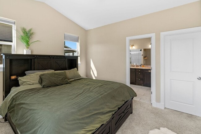 Building Photo - Gorgeous 4 Bedroom Home in Ryen Glenn