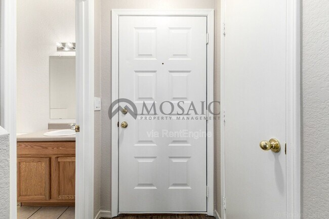 Building Photo - 280 S Elizabeth Way