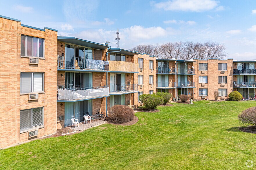 1821 S Washington St, Naperville, IL. - The Reserve on Washington