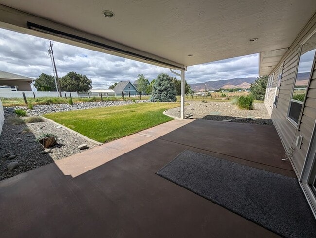Building Photo - Gorgeous 3 Bed 2 Bath Clarkston Townhouse ...