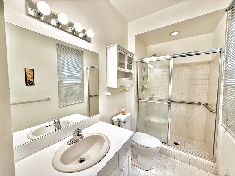 Building Photo - 30684 Tanglewood Trl