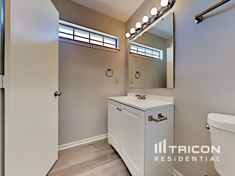 Building Photo - 5661 Buttercup Way