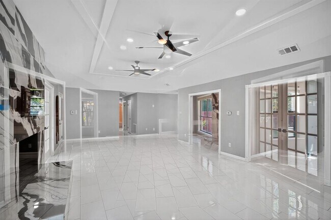 Building Photo - 505 Oak Ridge Dr