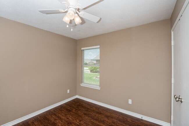 Building Photo - August Pre-Lease! Beautiful 3 Bed, 2 Bath ...