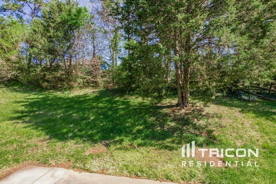 Building Photo - 3226 Twin Falls Ln