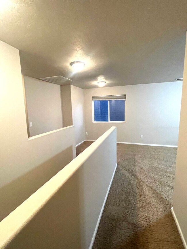 Building Photo - Charming Very Spacious 2-Story Home for Rent in Pasco, WA – Ideal Location Off Road 68!