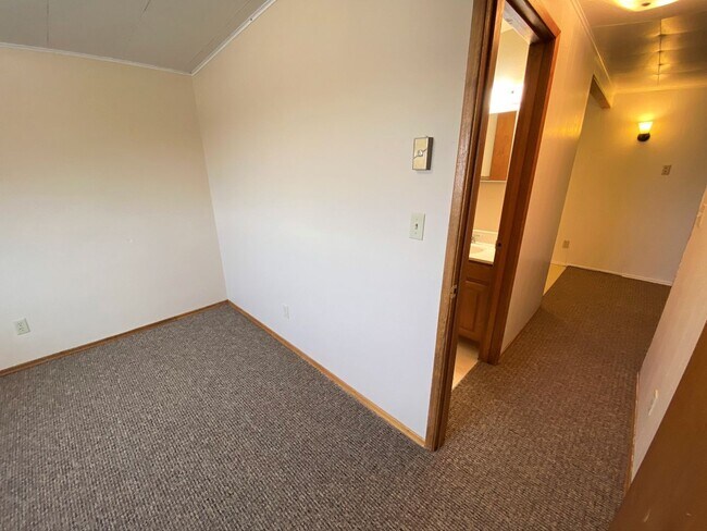 Building Photo - 805 N &#39;C&#39; St. #6-7