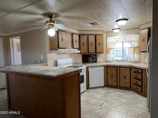 Building Photo - 16511 W Dale Ln