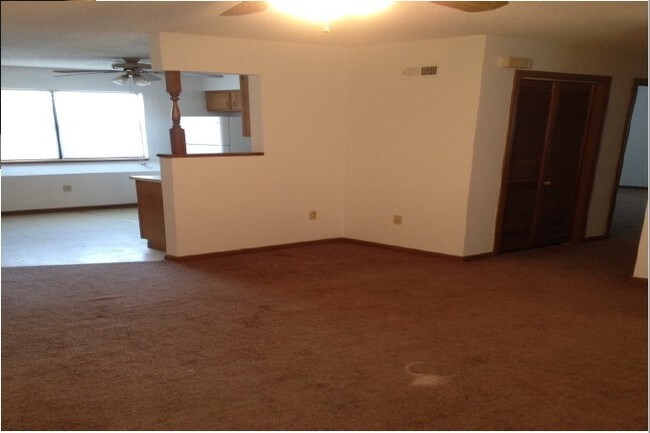 Interior Photo - 1101-1109 S Camden St