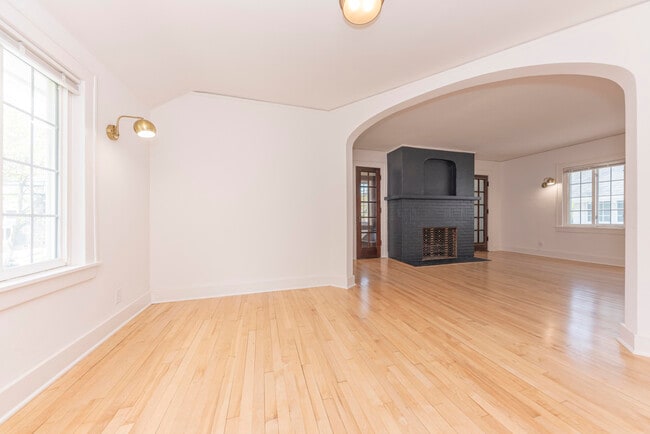 Building Photo - 1324 Wells St