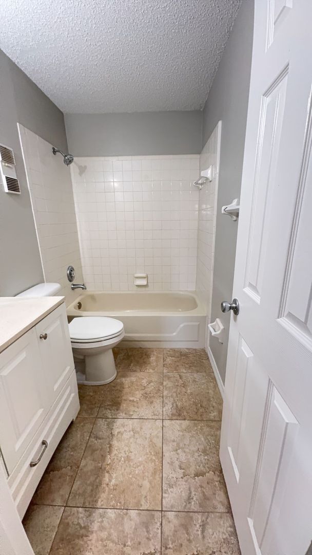 Building Photo - Palm Coast 4 Bedroom 2 Bath in the W Section
