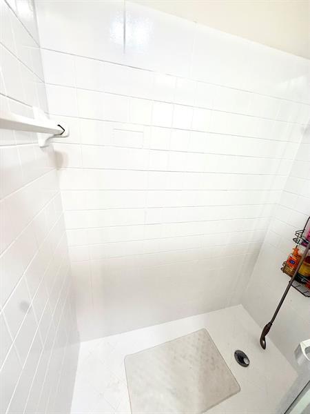 Building Photo - 3880 Woodside Dr