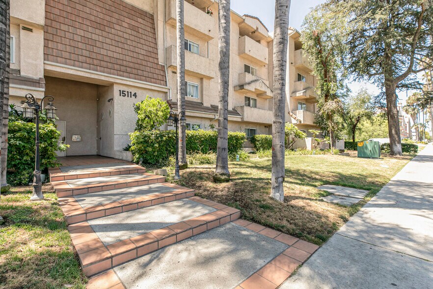 Building Photo - 15114 Sherman Way