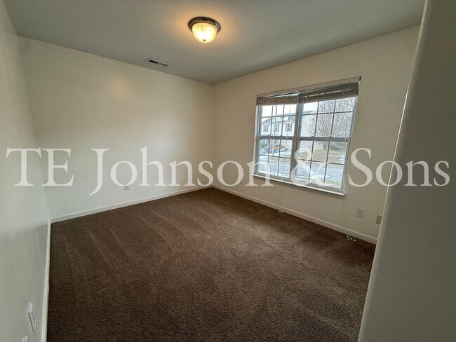 Building Photo - Modern Comfort with Vaulted Ceilings & Garage in Winston-Salem