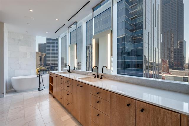 Building Photo - 1747 Leonard St